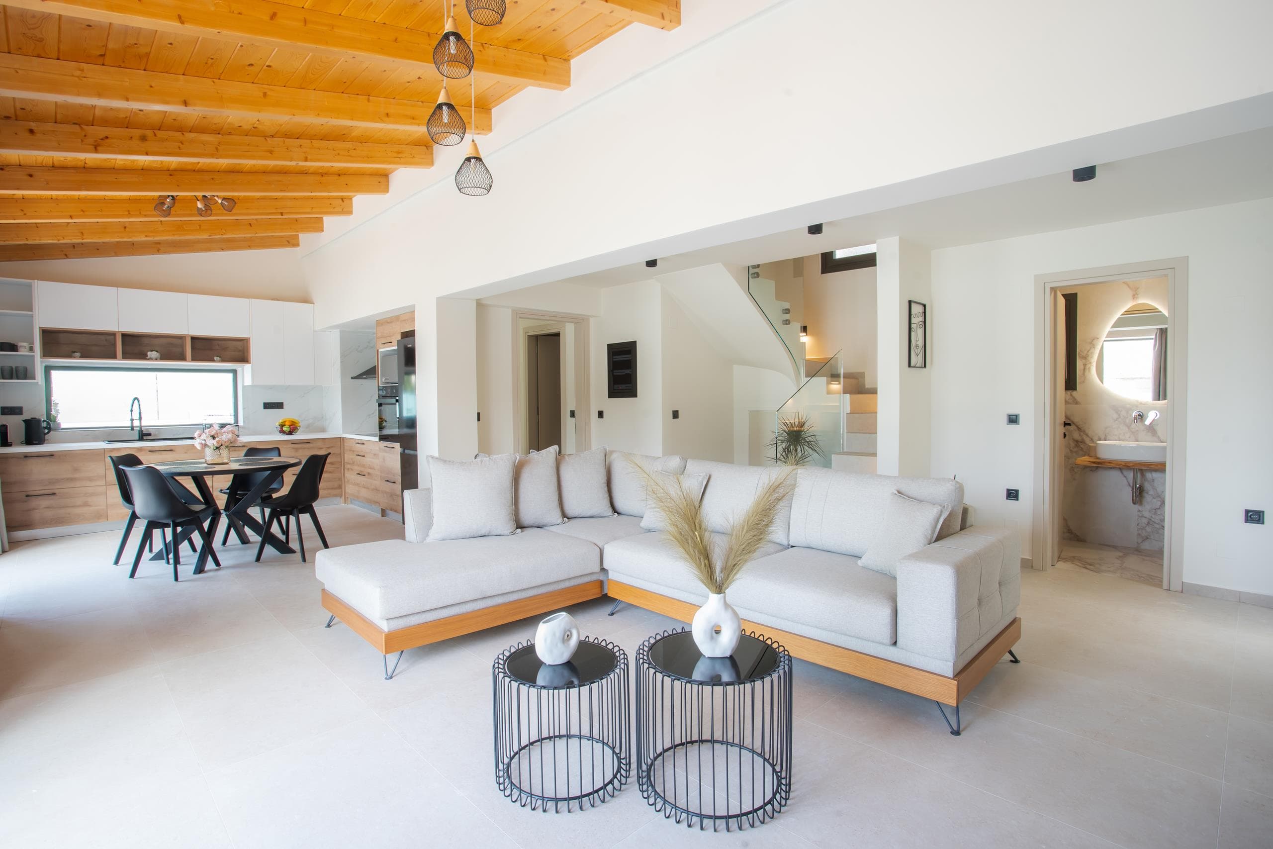 Modern Kitchen and Dining Area