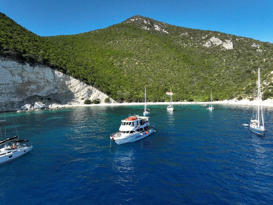 ELENA Cruises Piggy Island