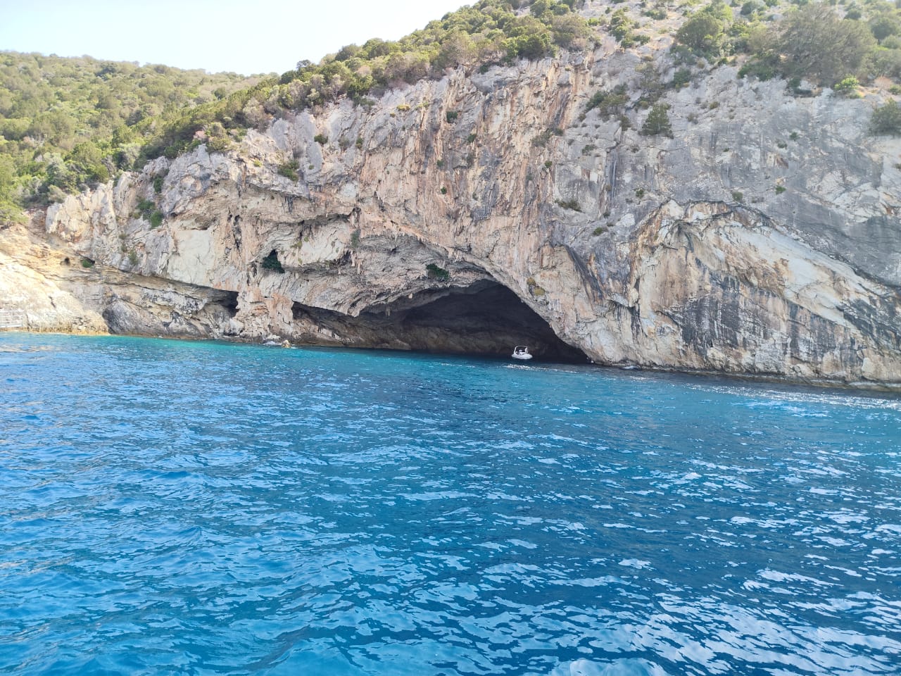 Papanikolis Cave