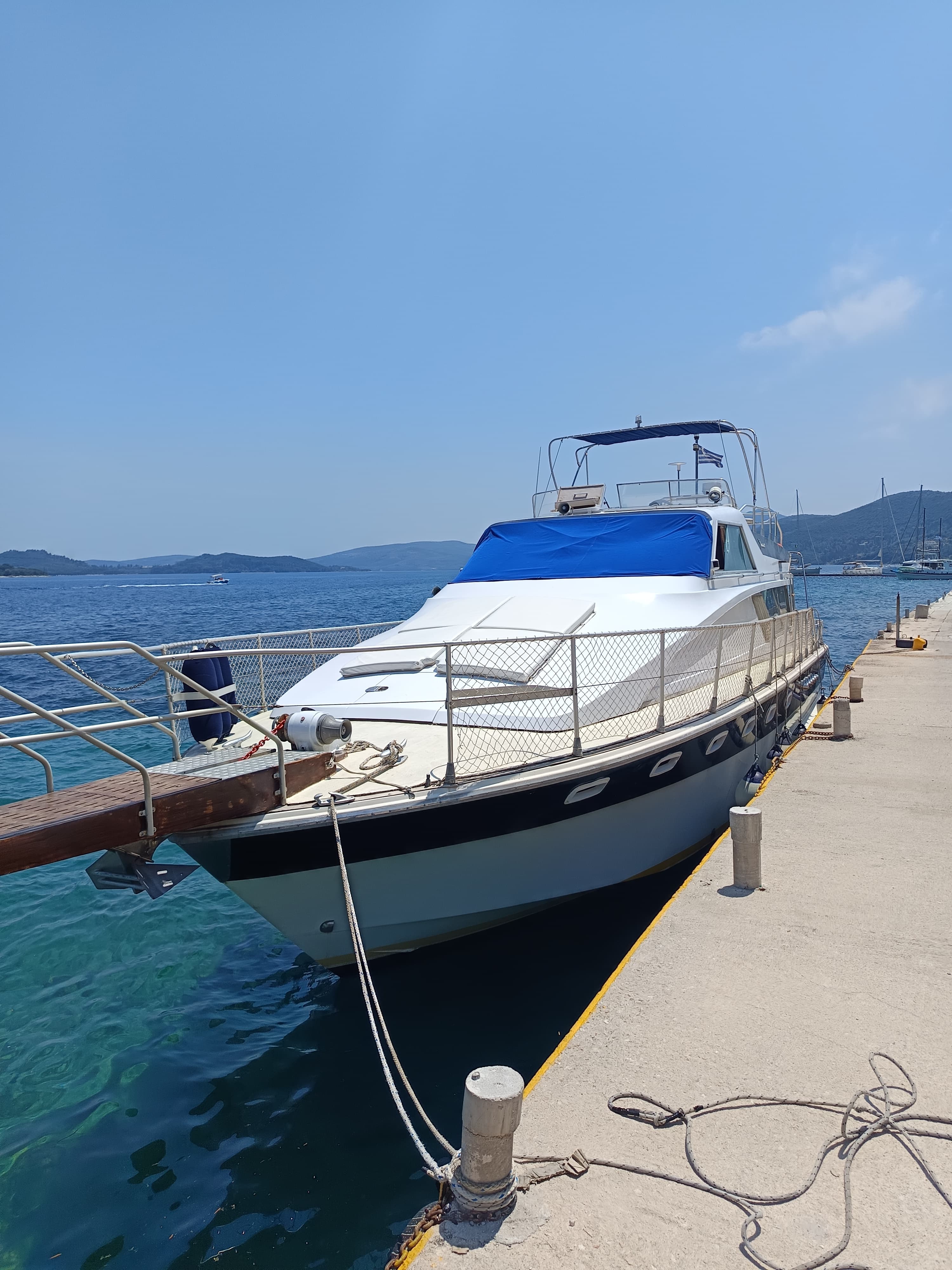 Todo Yacht Interior